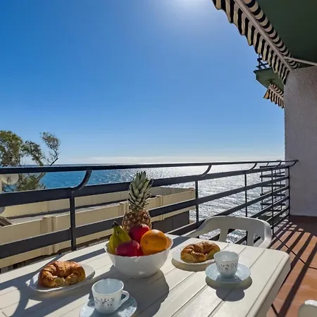 Lejlighed Mediterraneo 6 9 Charming Beachfront 1bedroom With Stunning Sea Views