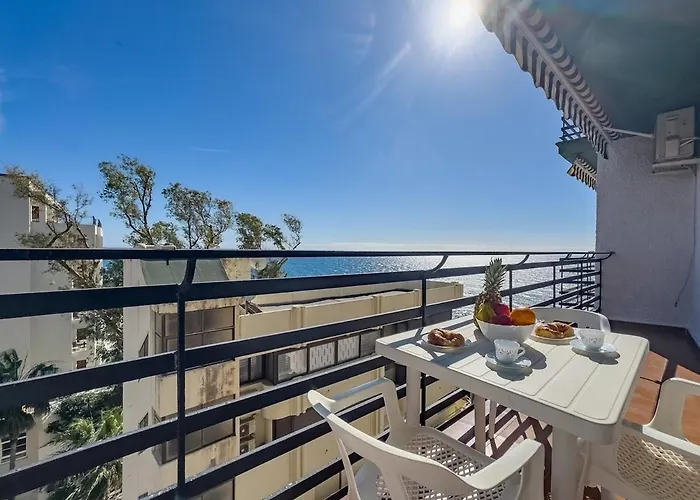 Mediterraneo 6 9 Charming Beachfront 1bedroom With Stunning Sea Views Lägenhet
