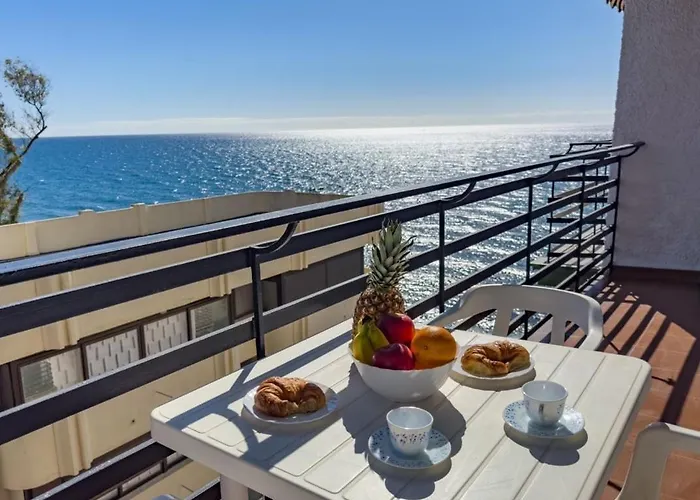 דירה Mediterraneo 6 9 Charming Beachfront 1bedroom With Stunning Sea Views