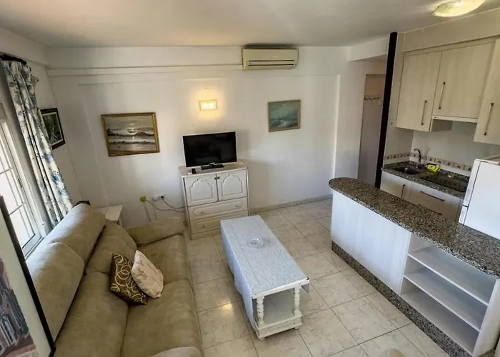 Mediterraneo 6 9 Charming Beachfront 1bedroom With Stunning Sea Views דירה מארבלה